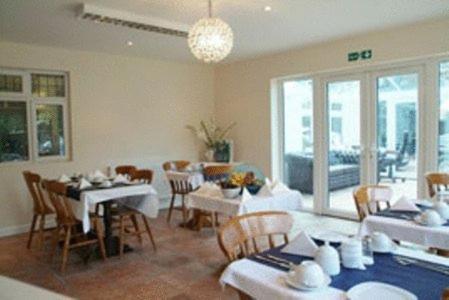 Gatwick House Hotell Horley Eksteriør bilde